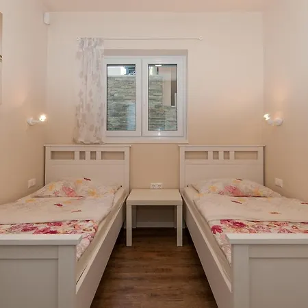 Sv. Martin مالي لوشينغْ